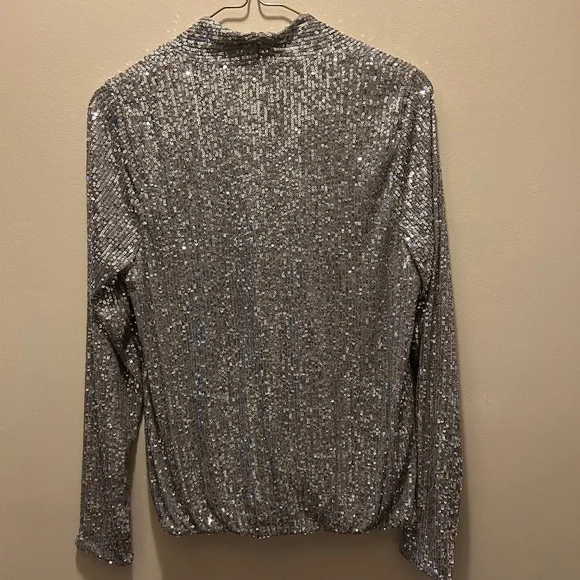 blouse - Picture 2 of 3